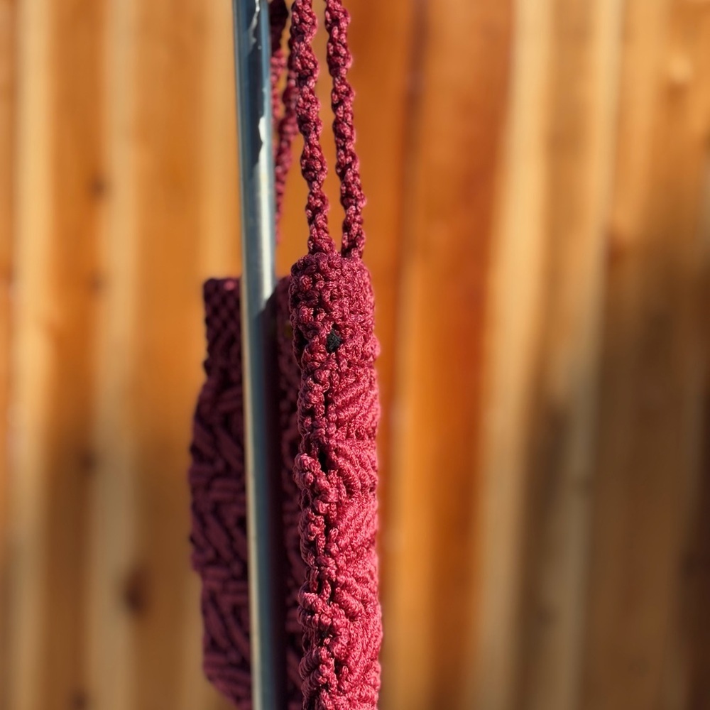 Chic Burgundy Handwoven Shoulder Bag - Picture 3 of 6